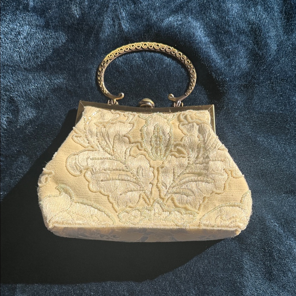 Vintage-Inspired Cream Clutch with Gold Handle - Picture 1 of 11